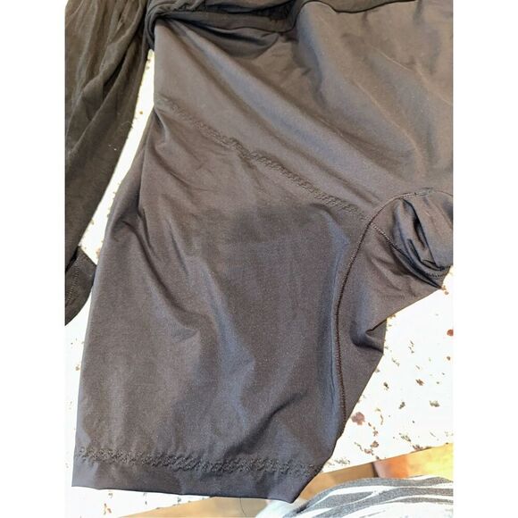 Shapellx Built-In Shapewear 2-in-1 Overlapping V-Neck Top - Picture 4 of 8